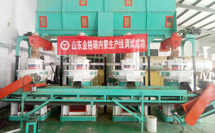 內(nèi)蒙古秸稈顆粒機(jī)使用現(xiàn)場