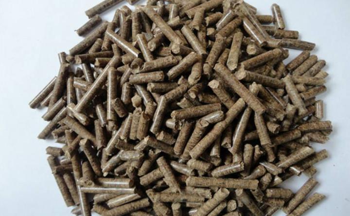 秸稈、鋸末、廢木頭等秸稈顆粒機(jī)加工成顆粒狀的生物質(zhì)燃料