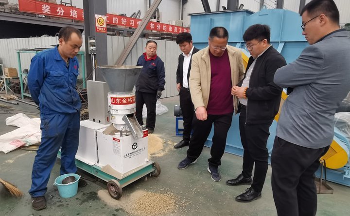 350型號秸稈顆粒機，時產300-600公斤